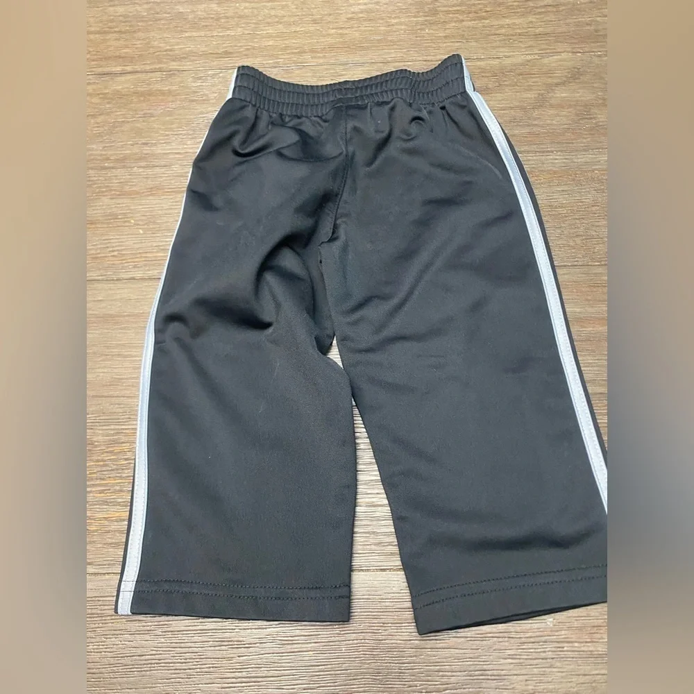 Bundle of 3 polo Ralph Lauren shorts and Adidas warm up pants size 2T(24M)